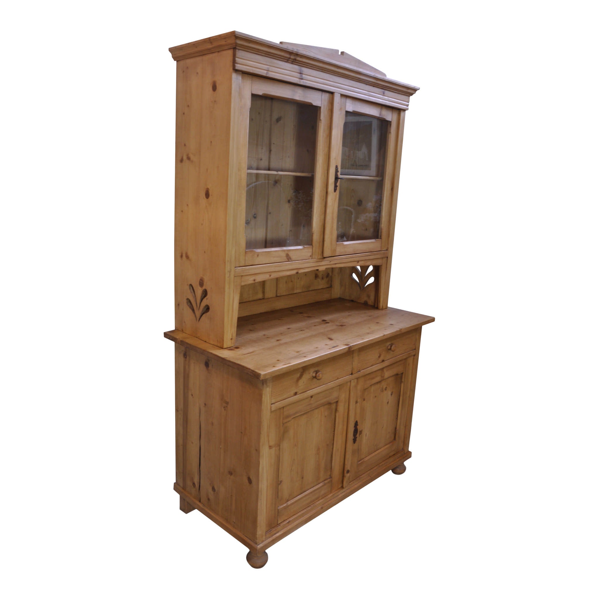 Kitchen Cabinet with Side Cutout